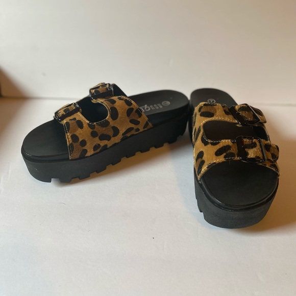 Rouge Leopard Platform Slides - Picture 5 of 6